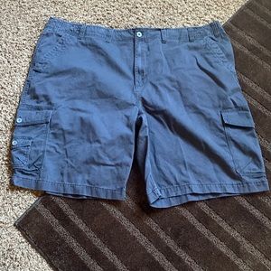 EUC MENS CARGO SHORTS